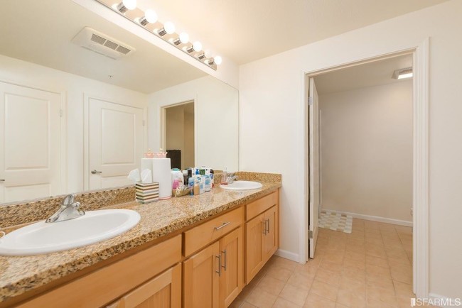Building Photo - 301 Crescent Ct