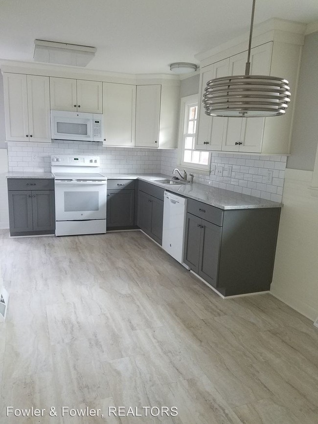 Building Photo - 1606 Efland Dr