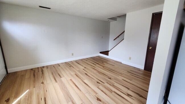 Foto del edificio - 198 E Norwich Ave