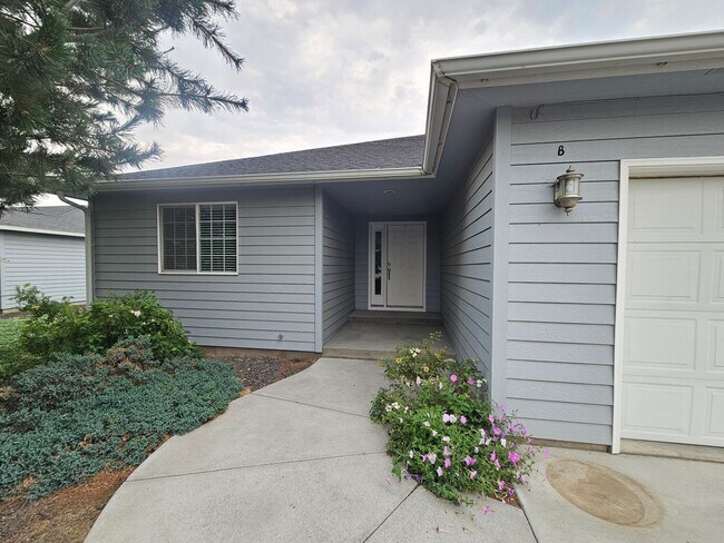 Building Photo - Duplex for rent