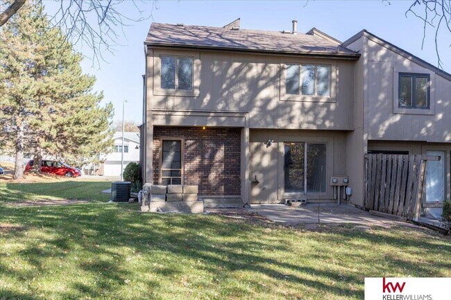 Building Photo - 15945 Gold Cir