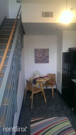 Building Photo - 1 br, 1 bath Apartment - 241 Crescent St