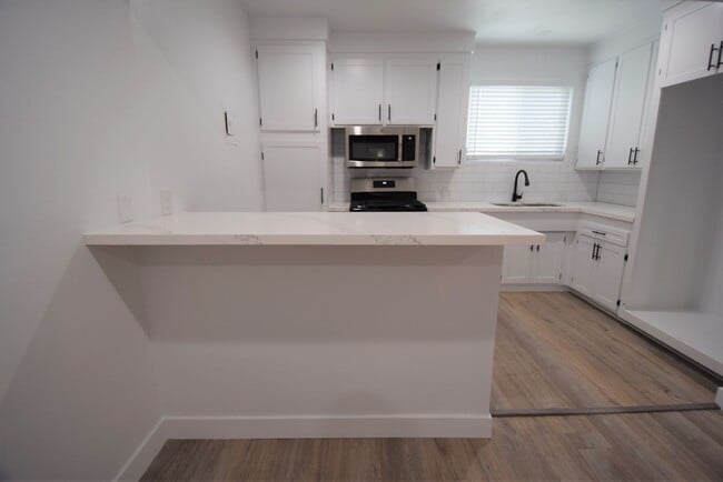 Building Photo - 5117 Laurel Canyon Blvd