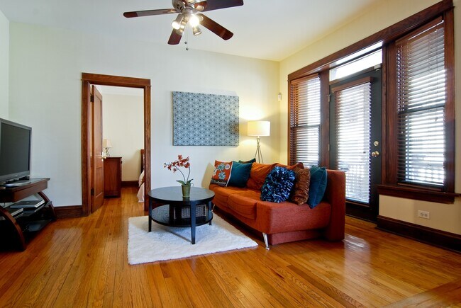 Foto del edificio - 842 W Newport Ave