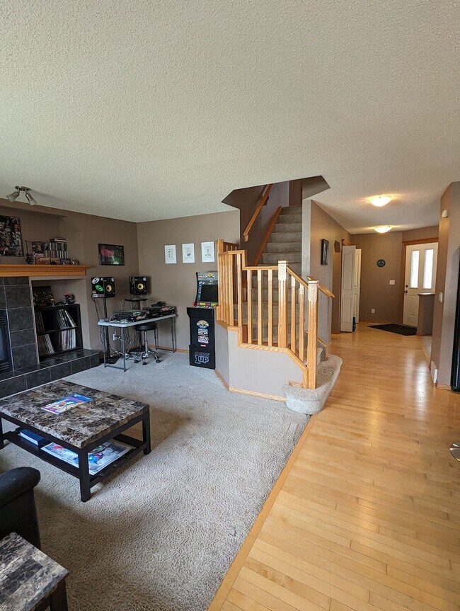 Photo du bâtiment - 247 Royal Birch Way NW