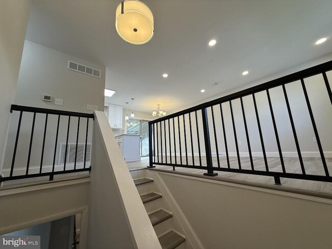 Building Photo - 3202 Cambridge Dr