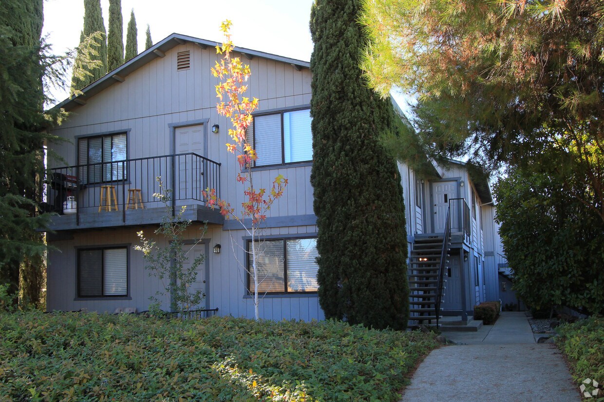 Building Photo - 3290 La Canada Dr