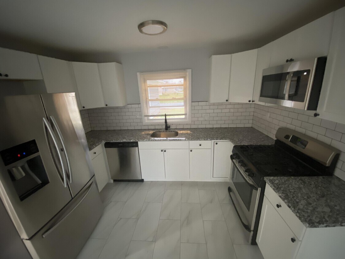 Primary Photo - 31 New Castle Ln