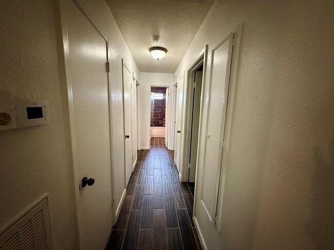 Foto del edificio - 9407 Pinole Ln