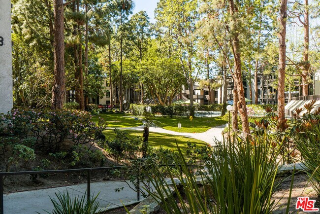 Foto del edificio - 7742 Redlands St