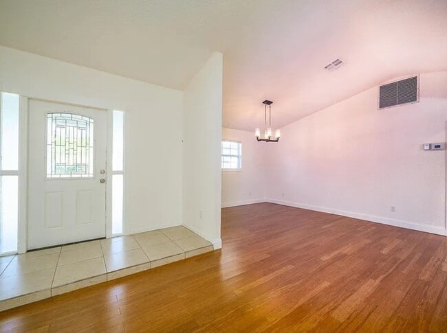 Building Photo - 990 Windsong Way