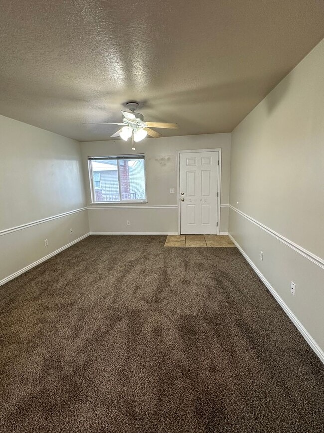 Building Photo - BRENTWOOD CONDO 2 Bed 1 Bath with Optix in...