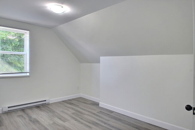 Building Photo - 141 St. George St