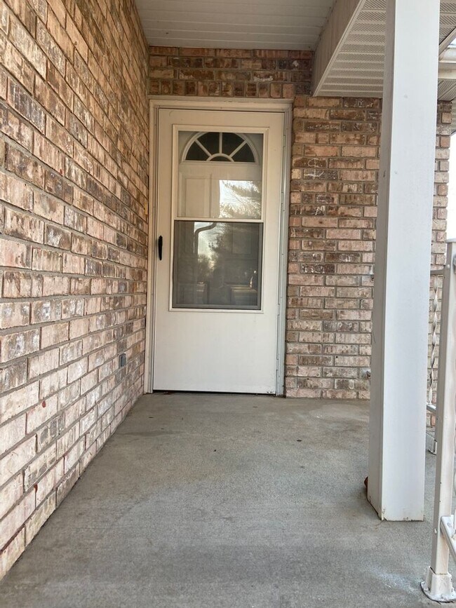 Foto del edificio - 3/2/2 patio home near Disney School.