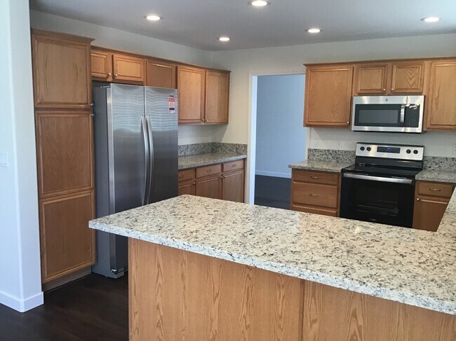 Building Photo - 18258 Oakbrook Ln