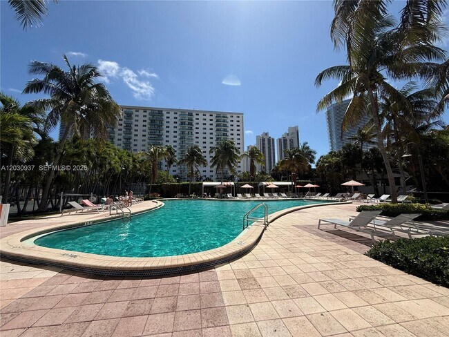 Foto del edificio - 19380 Collins Ave