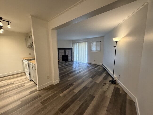 Building Photo - 414 W Beaver Creek Blvd