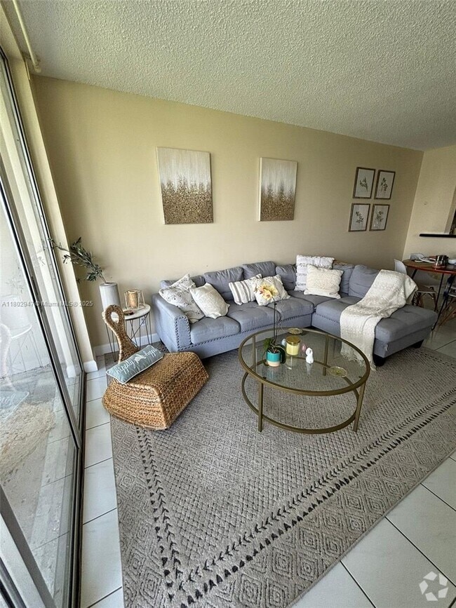 Building Photo - 9430 Poinciana Pl