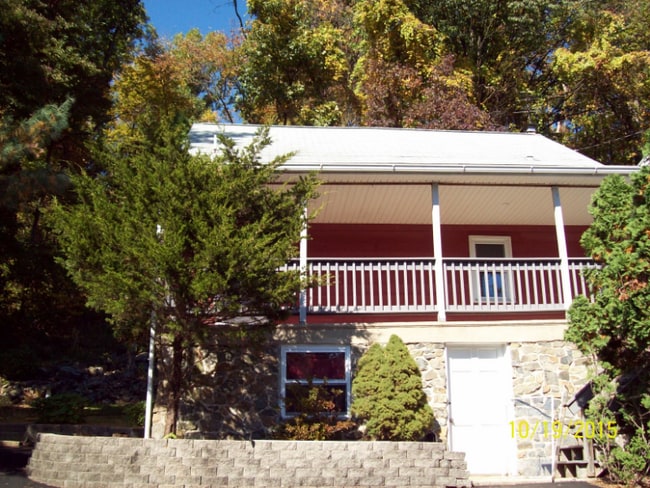 Building Photo - 410 Gaffney Hill Rd