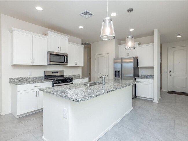 Foto del edificio - 3 Bedroom 2 Bathroom  MOUNTAIN VIEWS! $500...