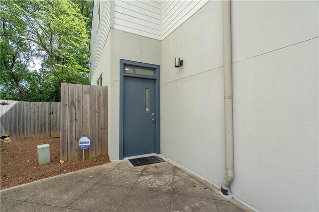 Building Photo - 1338 Rietveld Row NW