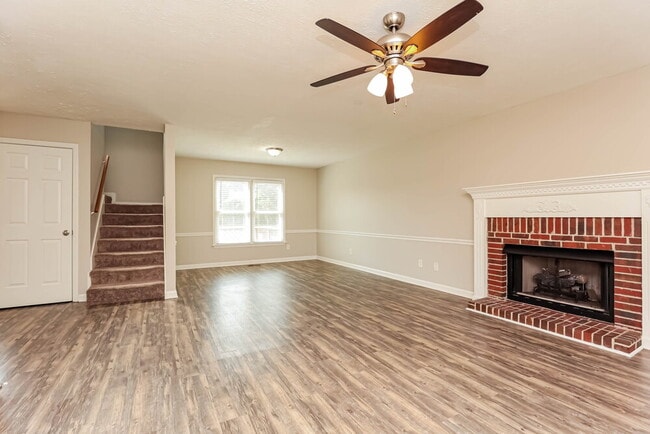 Building Photo - 210 St Lukes Ln