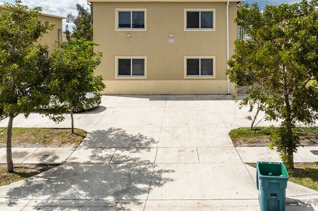 Entrance - 1402 NW 1st Ct