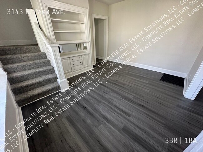Building Photo - 3143 N Park Ave