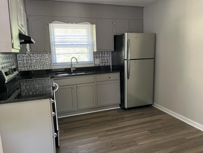 Foto del edificio - 1500 Northwoods Dr