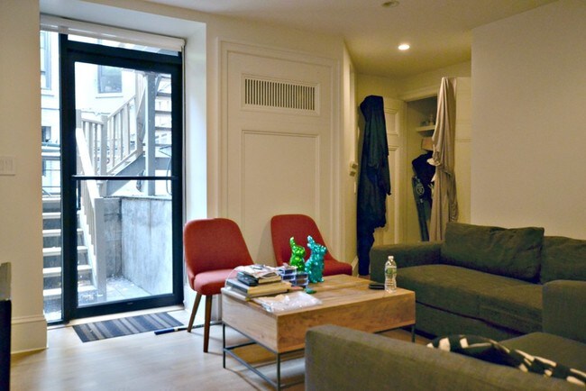 Foto del edificio - 82 W 12th St