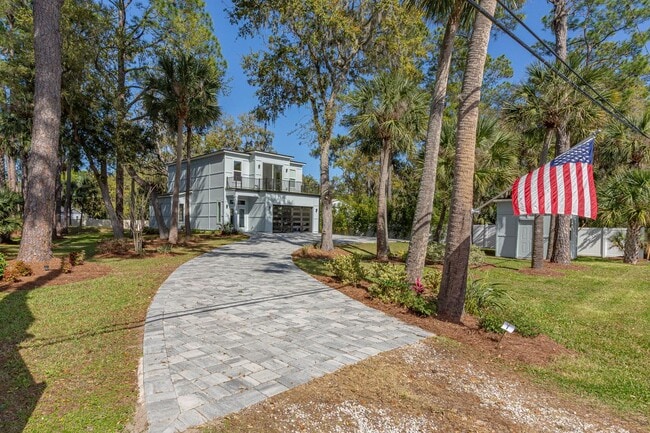 Building Photo - 5631 Heckscher Dr