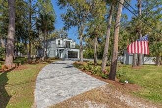 Building Photo - 5631 Heckscher Dr