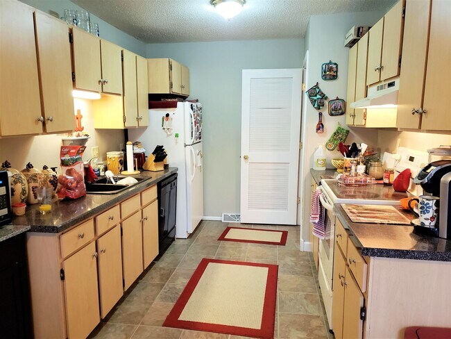 Kitchen - 3406 Idlewild Ct