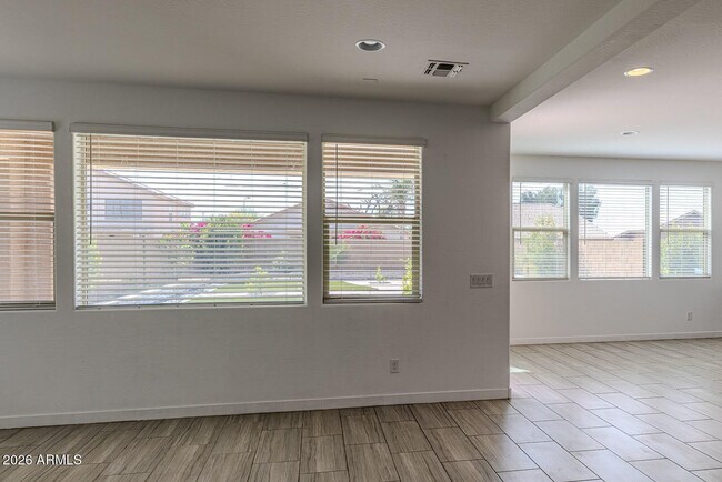 Foto del edificio - 9115 W Glenrosa Ave