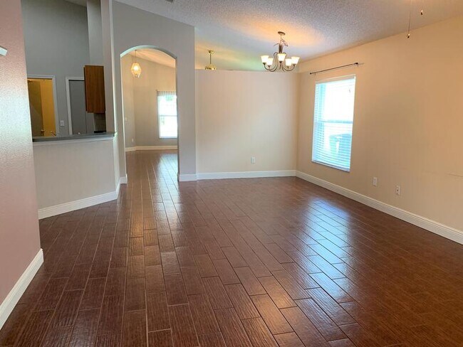 Foto del edificio - 2021 Palmetto Pine Ln