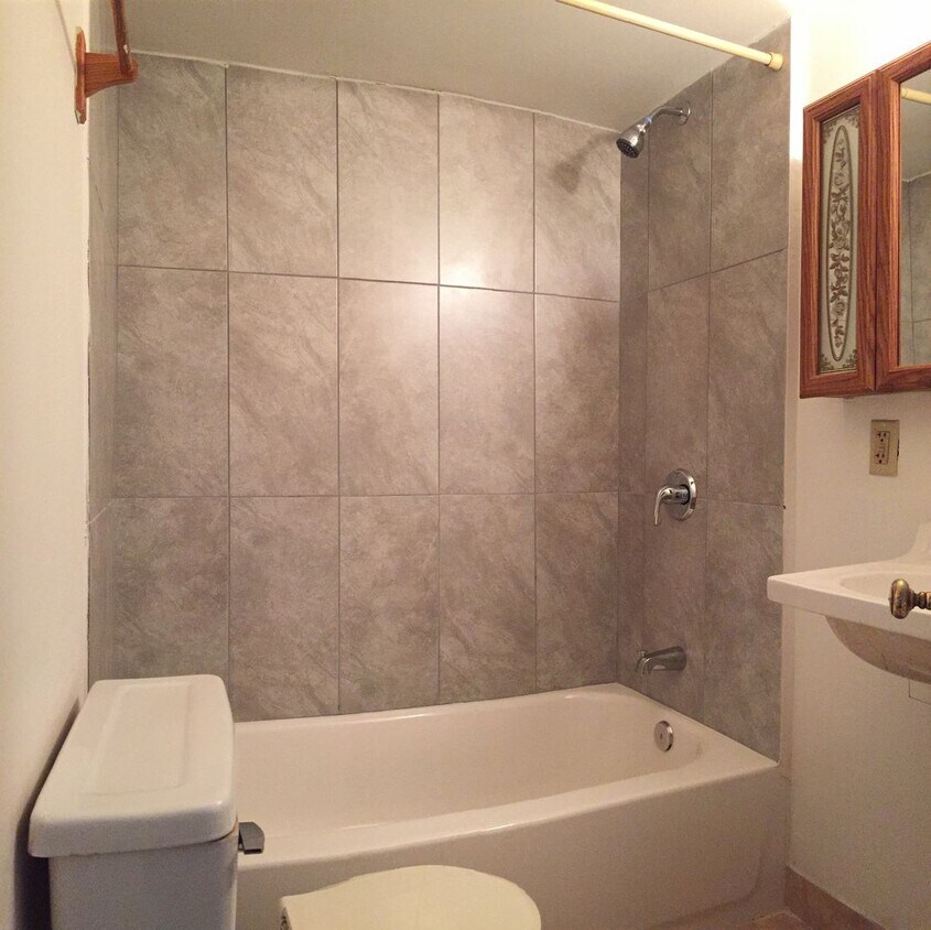 Building Photo - 13 Sherman Street