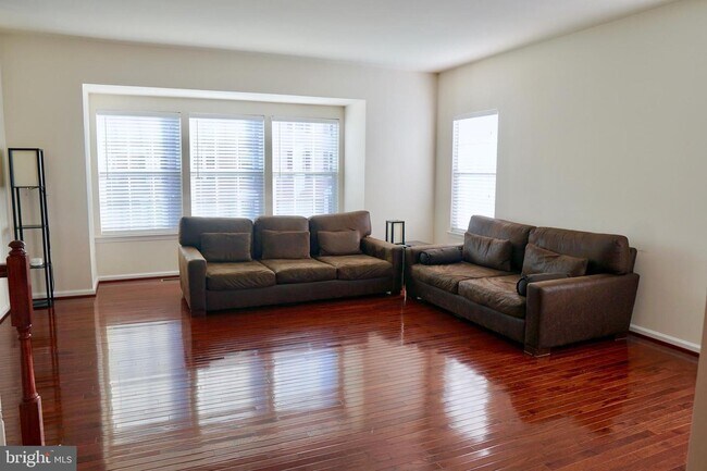Building Photo - 45903 Peach Oak Terrace