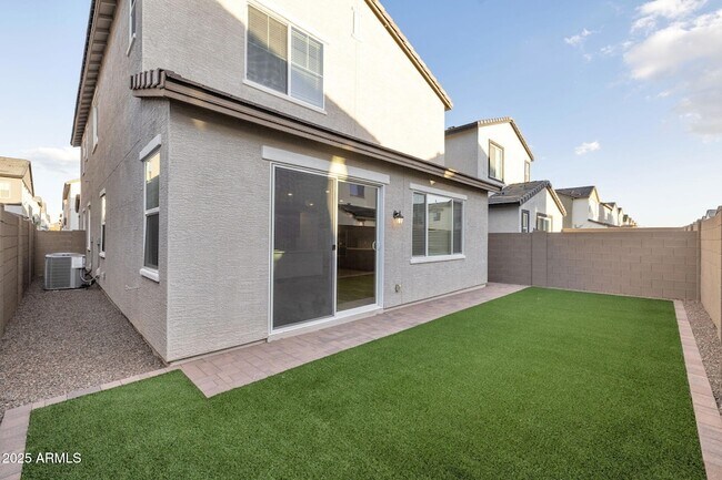 Foto del edificio - 2468 W Rowel Rd