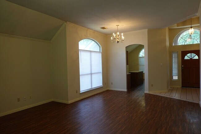 Building Photo - FANTASTIC 3 BEDROOM / 2 BATH HOME - SCOFIE...