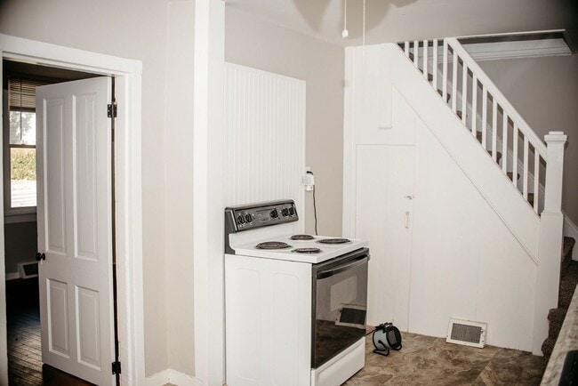 Building Photo - 145 Race St