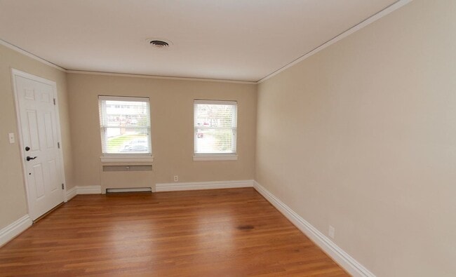 Building Photo - 1104 W Friendly Ave