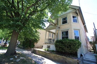 Building Photo - 811 E Pleasant St