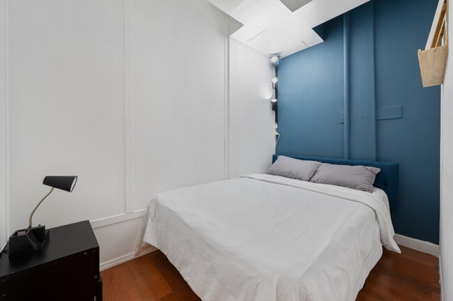 Building Photo - 345 W 35th St