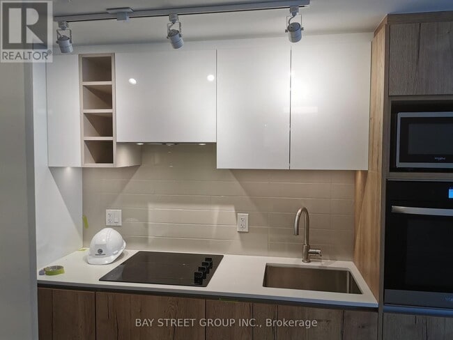 Building Photo - 319 Jarvis St