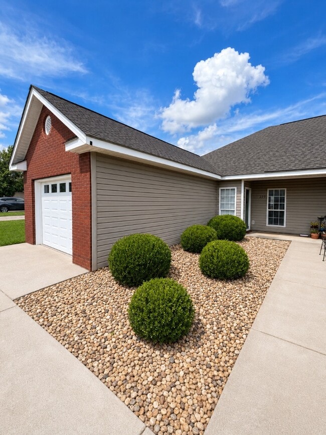 Building Photo - 239 Pine Meadows Cir