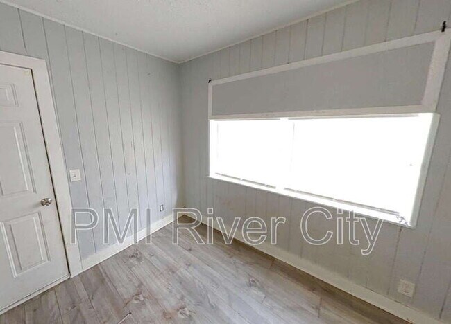 Foto del edificio - 1331 W 25th St