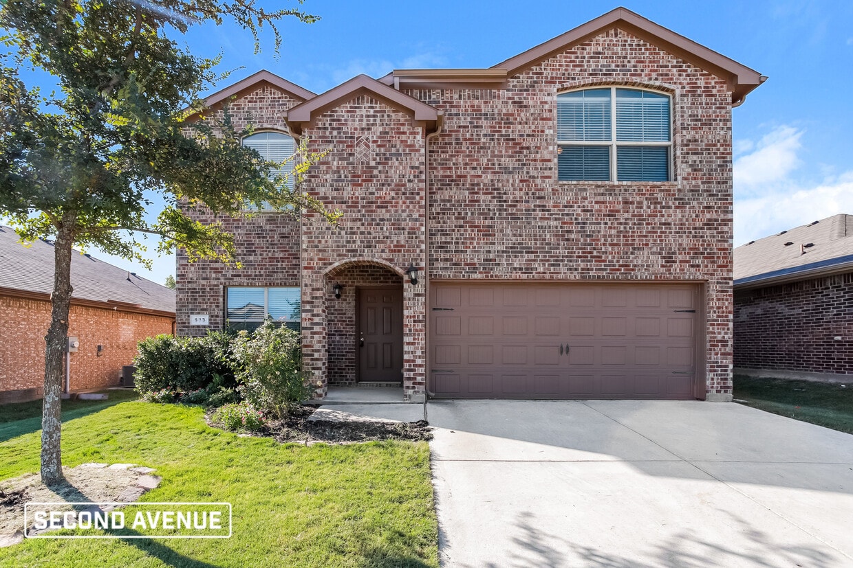 633 Creekview Dr, Azle, TX 76020 House for Rent in Azle, TX