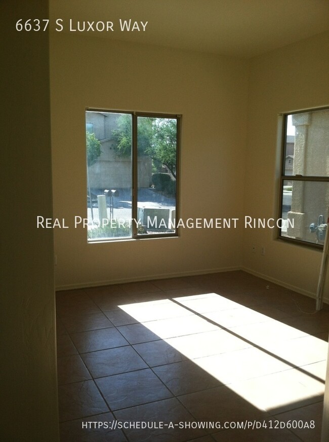 Building Photo - 6637 S Luxor Way