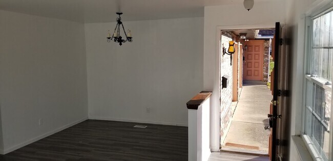 Foto del edificio - 4315 Forestview Ct