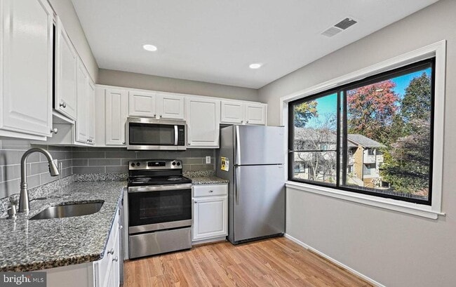 Building Photo - 2691 Glengyle Dr